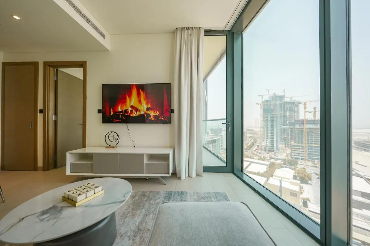 Bright Apartment With Panoramic Cityscape Views 두바이