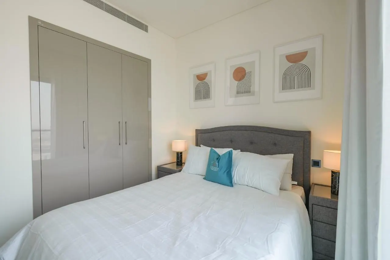 Bright Apartment With Panoramic Cityscape Views 두바이